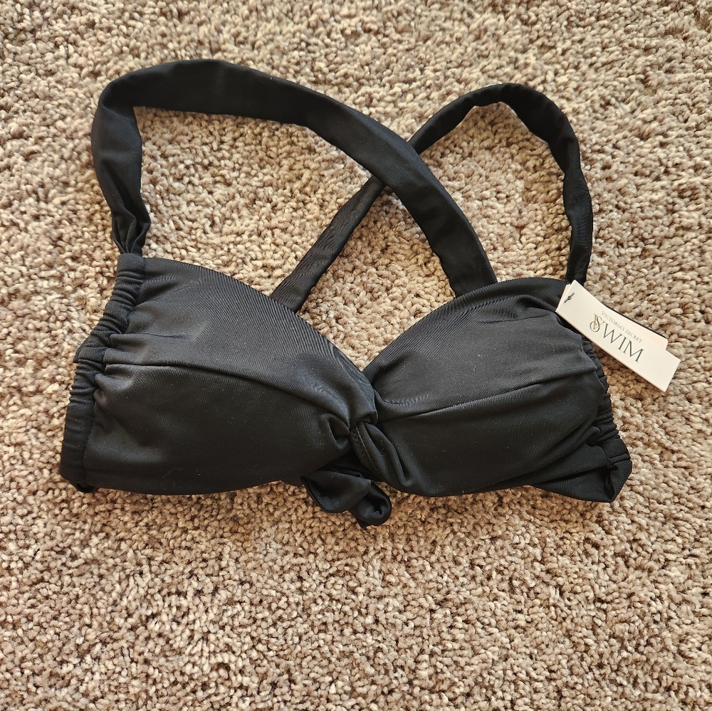 Victoria's secret bikini top size small on black